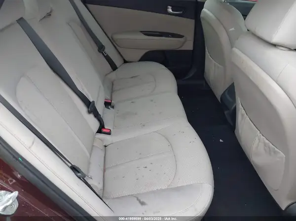 5XXGT4L30GG018767 2016 KIA OPTIMA - Image 8