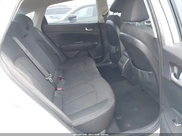 5XXGT4L30GG023290 2016 KIA OPTIMA - Image 8