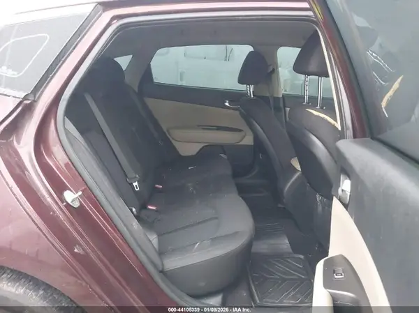 5XXGT4L30GG028537 2016 KIA OPTIMA - Image 8