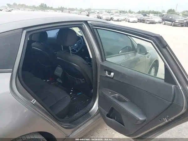 5XXGT4L30GG031406 2016 KIA OPTIMA - Image 8