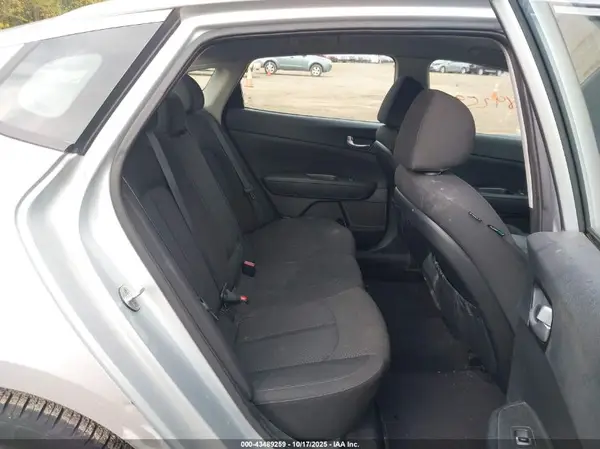 5XXGT4L30GG046245 2016 KIA OPTIMA - Image 8