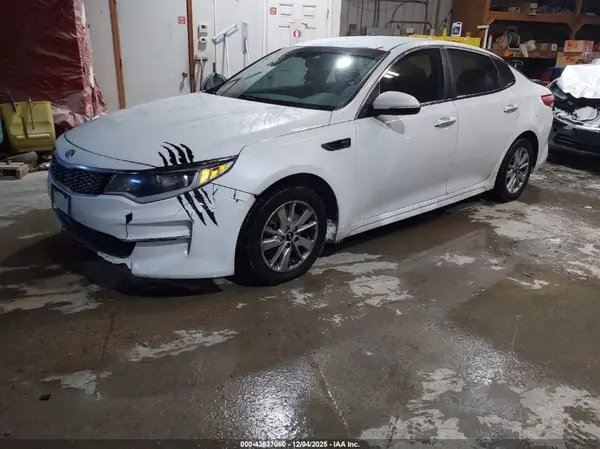 5XXGT4L30GG052613 2016 KIA OPTIMA - Image 2