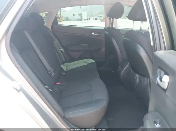5XXGT4L30GG052644 2016 KIA OPTIMA - Image 8