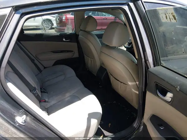 5XXGT4L30GG066320 2016 KIA OPTIMA - Image 8