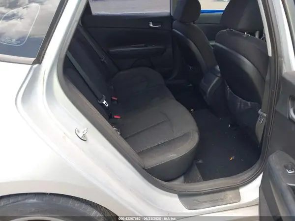 5XXGT4L30GG072036 2016 KIA OPTIMA - Image 8