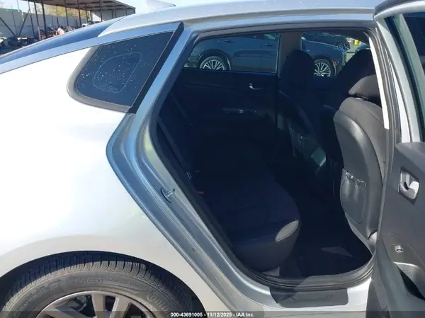 5XXGT4L30GG084543 2016 KIA OPTIMA - Image 8