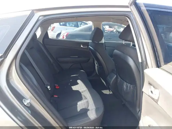 5XXGT4L30GG090634 2016 KIA OPTIMA - Image 8