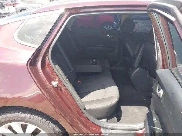 5XXGT4L30HG122144 2017 KIA OPTIMA - Image 8