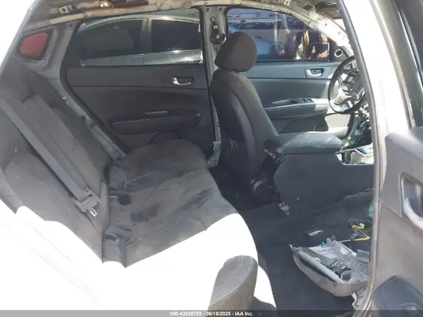 5XXGT4L30HG122869 2017 KIA OPTIMA - Image 8
