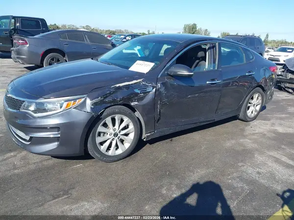 5XXGT4L30HG123794 2017 KIA OPTIMA - Image 2