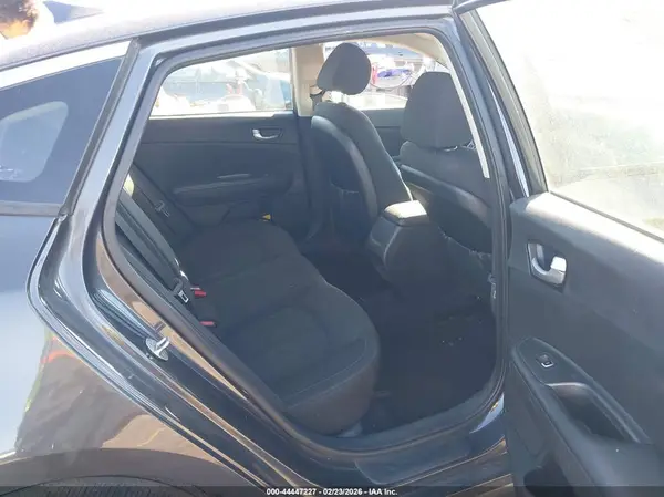 5XXGT4L30HG123794 2017 KIA OPTIMA - Image 8