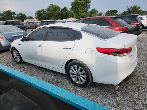 5XXGT4L30HG124881 2017 KIA OPTIMA - Image 2