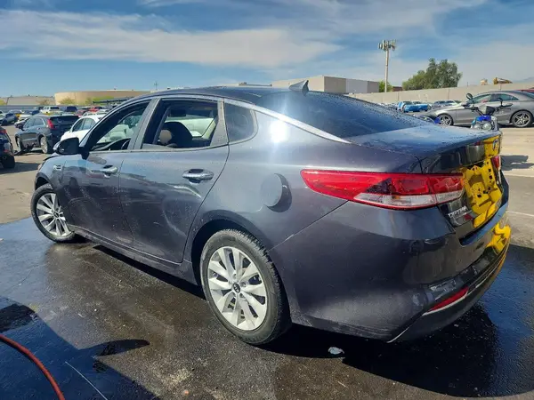 5XXGT4L30HG126193 2017 KIA OPTIMA - Image 2