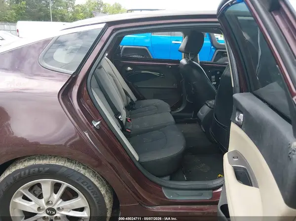 5XXGT4L30HG126565 2017 KIA OPTIMA - Image 8