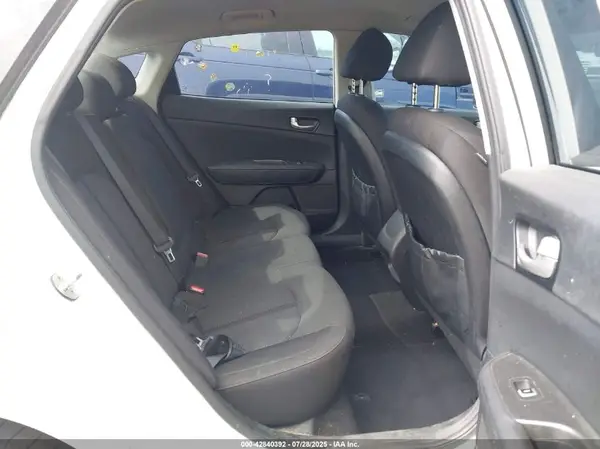 5XXGT4L30HG126923 2017 KIA OPTIMA - Image 8