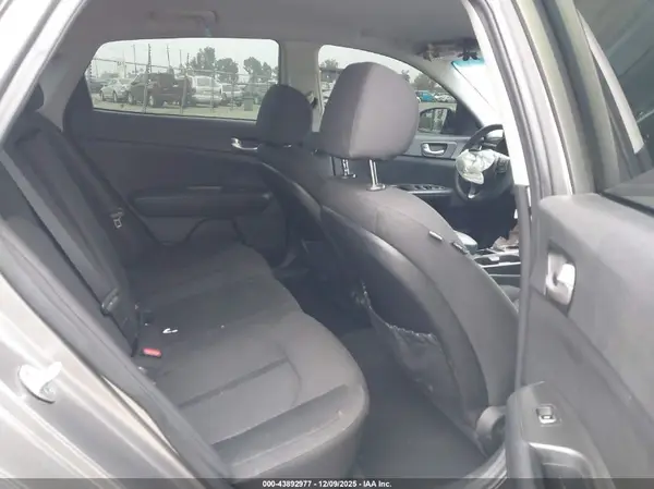 5XXGT4L30HG128381 2017 KIA OPTIMA - Image 8