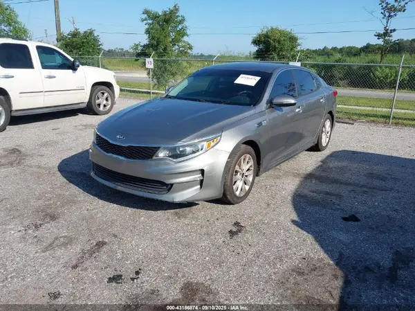 5XXGT4L30HG139056 2017 KIA OPTIMA - Image 2
