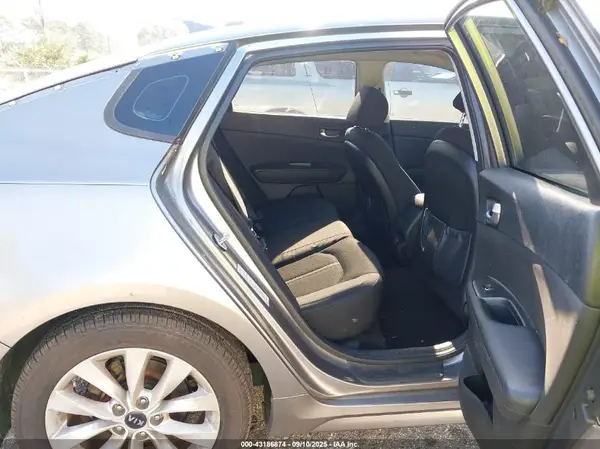 5XXGT4L30HG139056 2017 KIA OPTIMA - Image 8