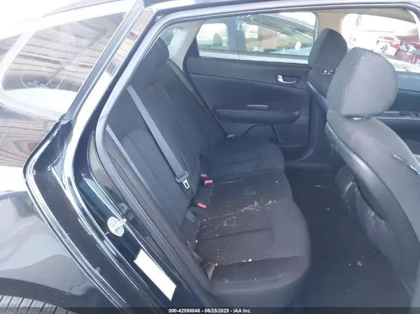 5XXGT4L30HG140496 2017 KIA OPTIMA - Image 8
