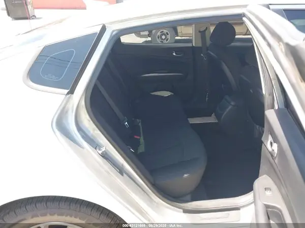 5XXGT4L30HG146962 2017 KIA OPTIMA - Image 8