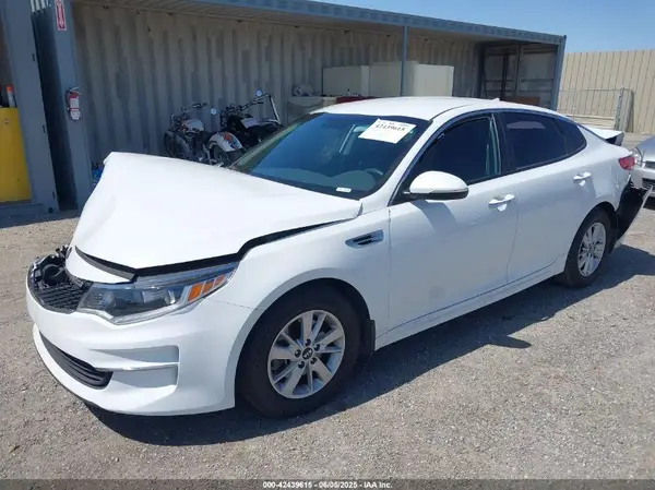 5XXGT4L30HG147058 2017 KIA OPTIMA - Image 2