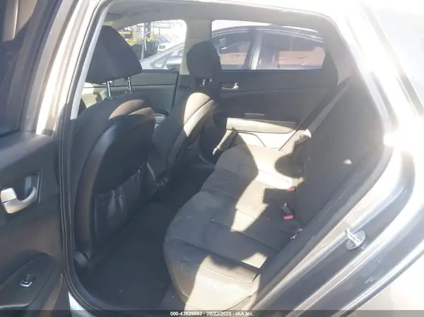 5XXGT4L30HG152941 2017 KIA OPTIMA - Image 8