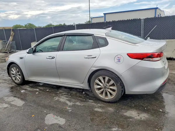 5XXGT4L30HG153538 2017 KIA OPTIMA - Image 2