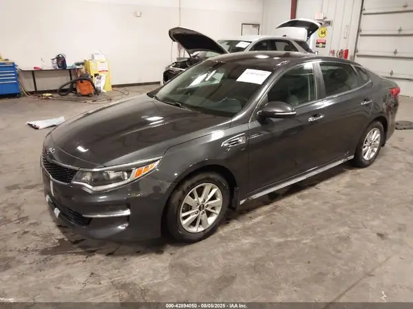 5XXGT4L30HG153684 2017 KIA OPTIMA - Image 2