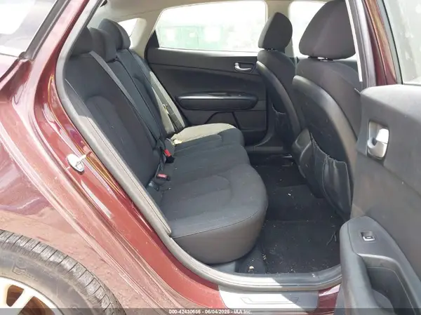5XXGT4L30HG155094 2017 KIA OPTIMA - Image 8