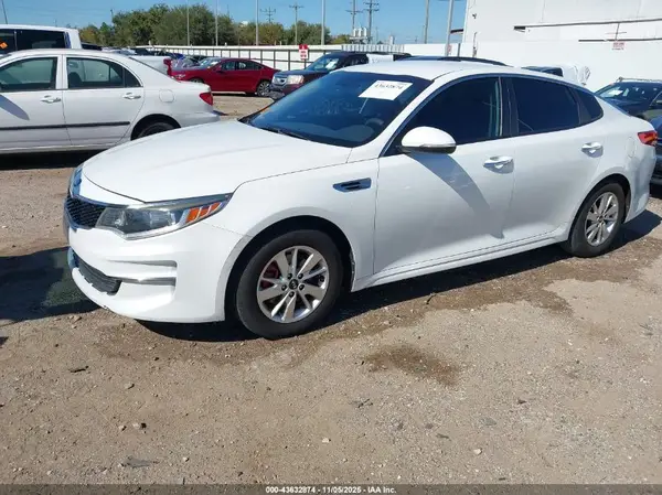 5XXGT4L30HG159579 2017 KIA OPTIMA - Image 2