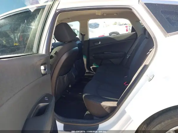 5XXGT4L30HG159579 2017 KIA OPTIMA - Image 8