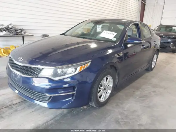 5XXGT4L30HG160151 2017 KIA OPTIMA - Image 2