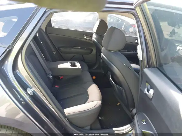 5XXGT4L30HG162773 2017 KIA OPTIMA - Image 8