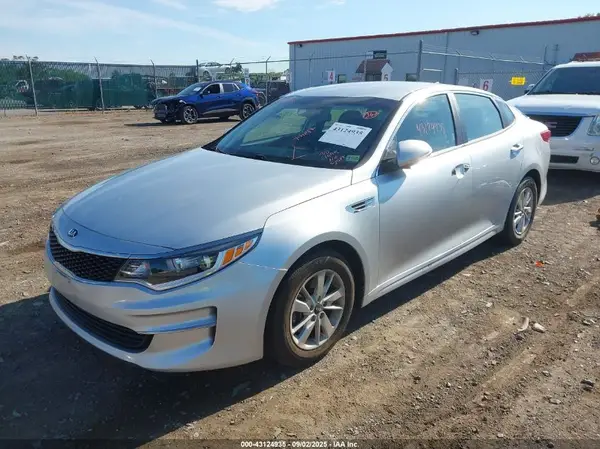 5XXGT4L30HG167620 2017 KIA OPTIMA - Image 2