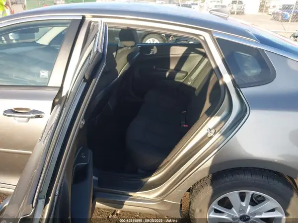 5XXGT4L30HG168895 2017 KIA OPTIMA - Image 8