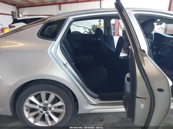 5XXGT4L30HG170940 2017 KIA OPTIMA - Image 8
