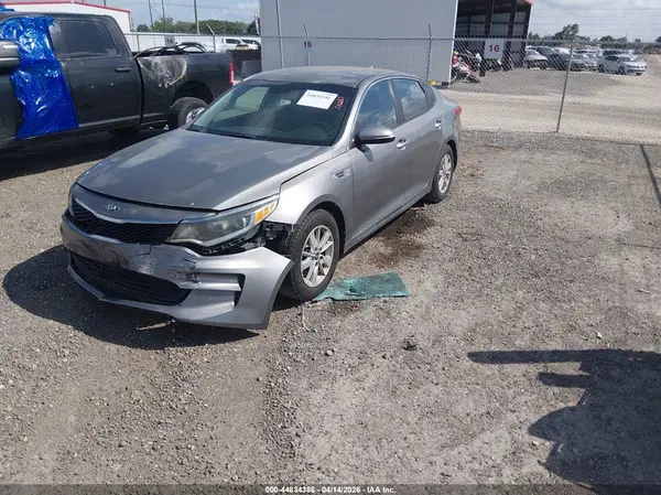 5XXGT4L30JG185332 2018 KIA OPTIMA - Image 2