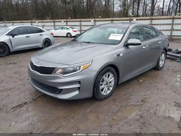 5XXGT4L30JG189767 2018 KIA OPTIMA - Image 2