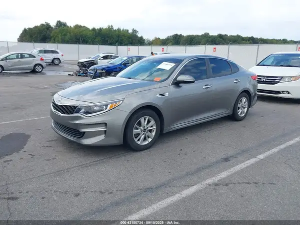 5XXGT4L30JG190157 2018 KIA OPTIMA - Image 2