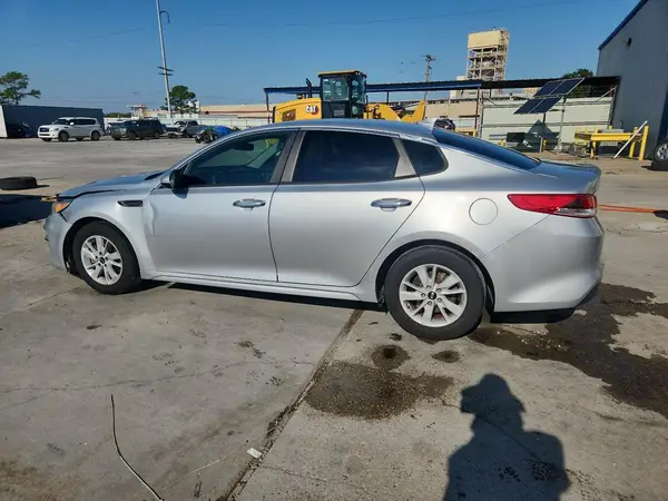 5XXGT4L30JG190675 2018 KIA OPTIMA - Image 2