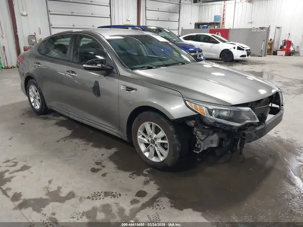 5XXGT4L30JG195505 2018 KIA OPTIMA - Image 1
