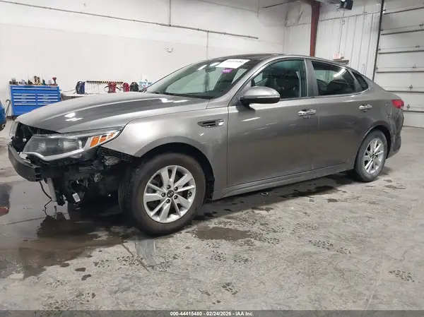 5XXGT4L30JG195505 2018 KIA OPTIMA - Image 2