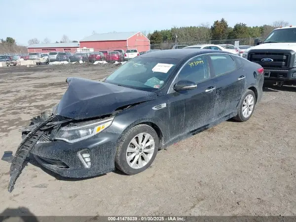 5XXGT4L30JG196573 2018 KIA OPTIMA - Image 2