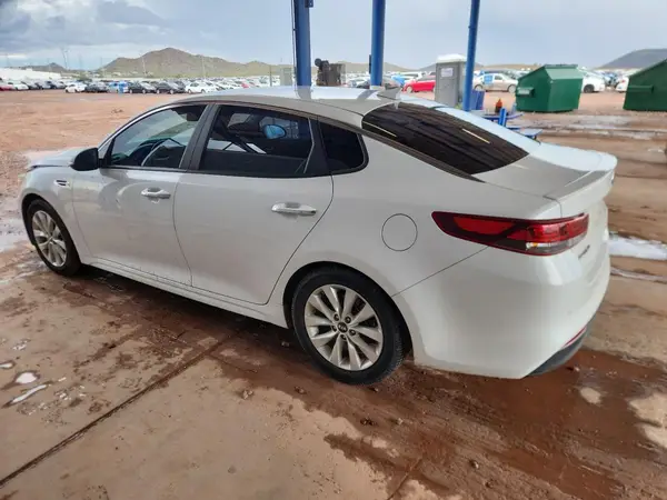 5XXGT4L30JG201108 2018 KIA OPTIMA - Image 2