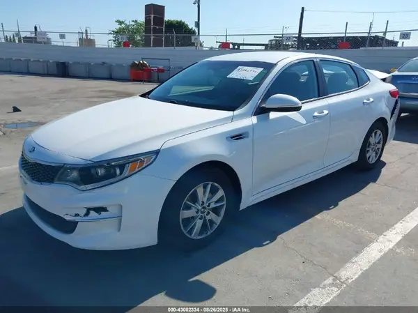 5XXGT4L30JG205451 2018 KIA OPTIMA - Image 2