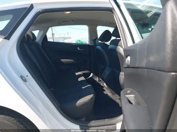 5XXGT4L30JG205451 2018 KIA OPTIMA - Image 8