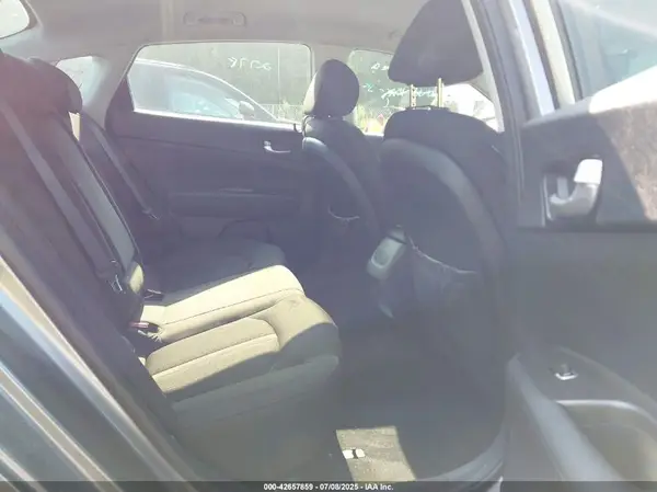 5XXGT4L30JG207149 2018 KIA OPTIMA - Image 8