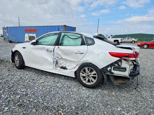 5XXGT4L30JG209211 2018 KIA OPTIMA - Image 2