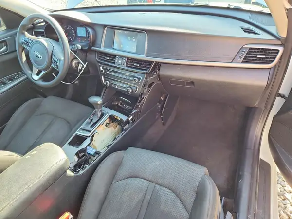 5XXGT4L30JG209211 2018 KIA OPTIMA - Image 8