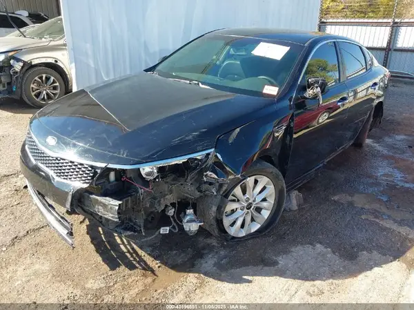 5XXGT4L30JG211153 2018 KIA OPTIMA - Image 2